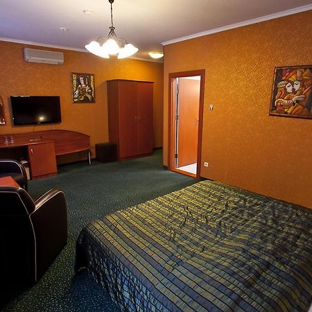 צ'יסינאו Luna Hotel מראה חיצוני תמונה
