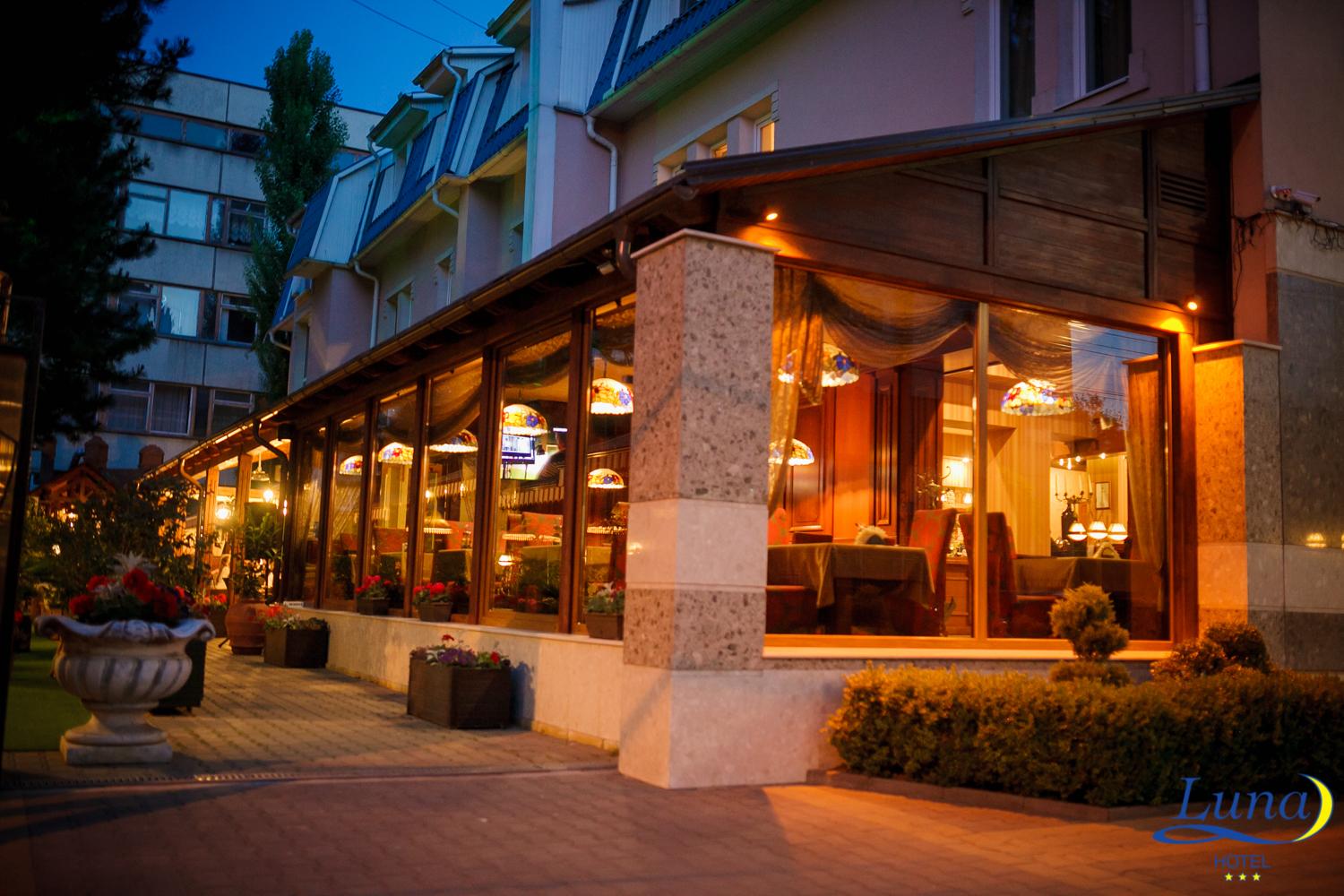 צ'יסינאו Luna Hotel מראה חיצוני תמונה