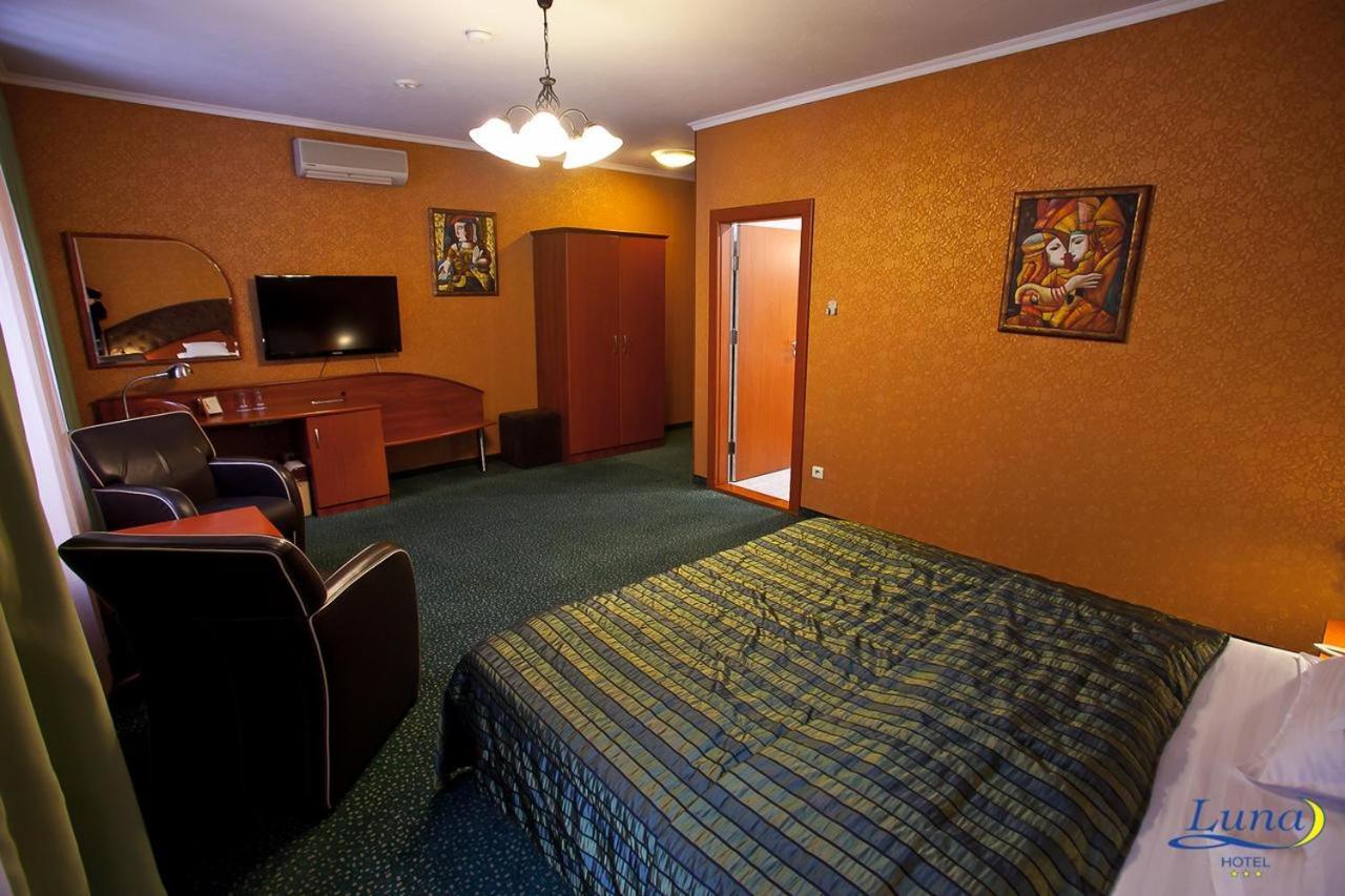 צ'יסינאו Luna Hotel מראה חיצוני תמונה