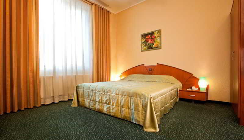 צ'יסינאו Luna Hotel מראה חיצוני תמונה