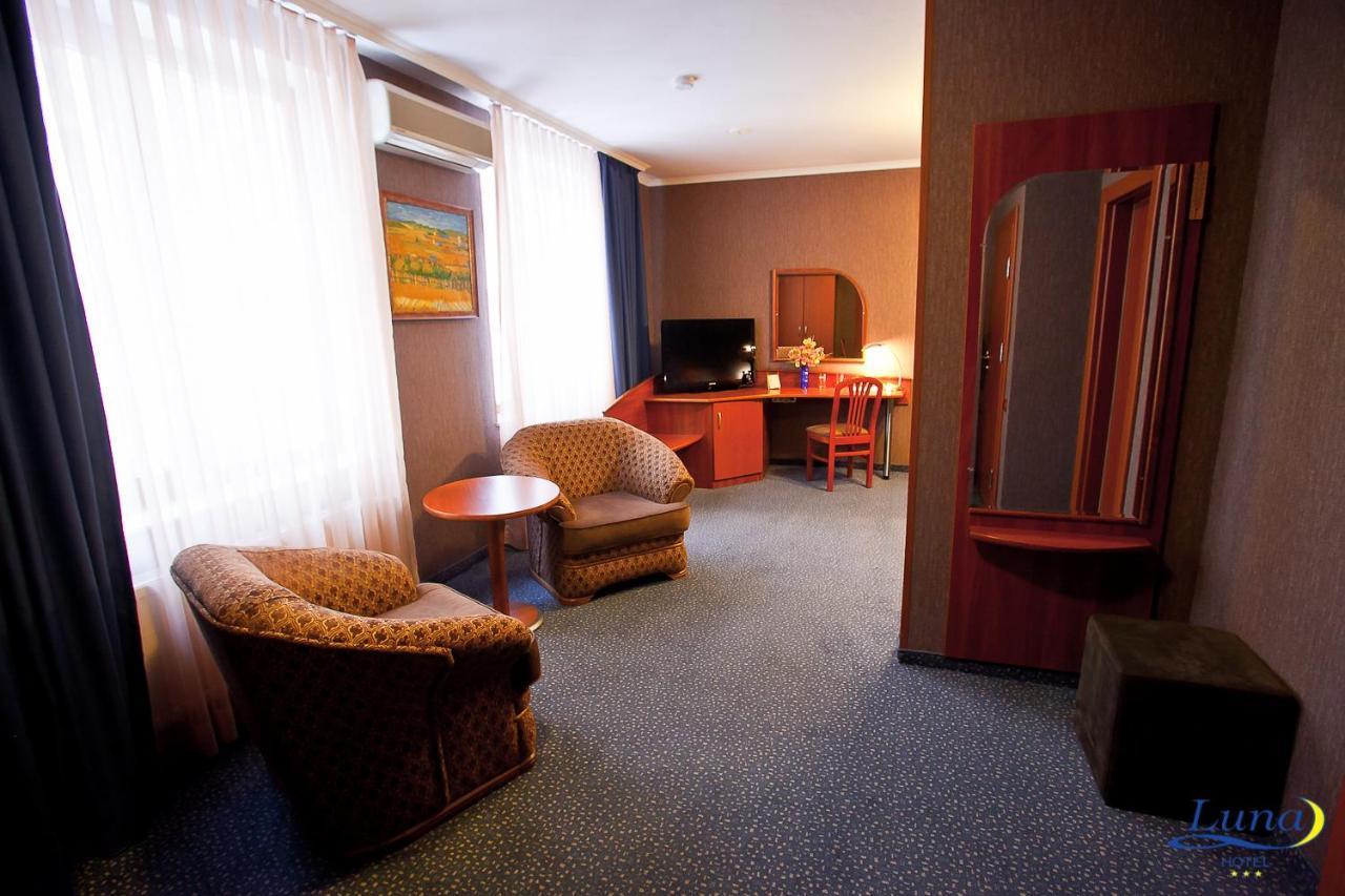 צ'יסינאו Luna Hotel מראה חיצוני תמונה